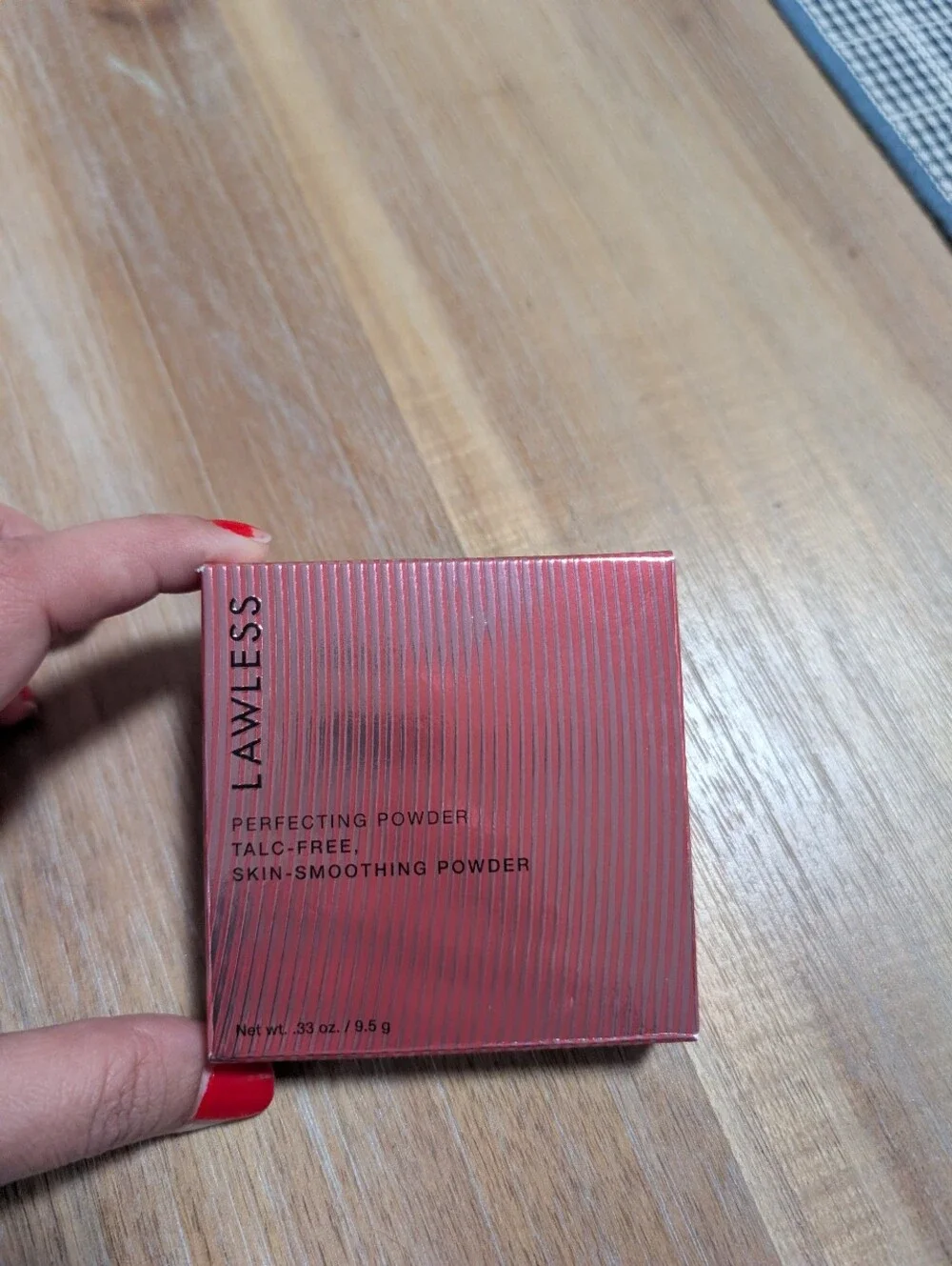 Lawless Perfecting Powder - Picture 1 of 9